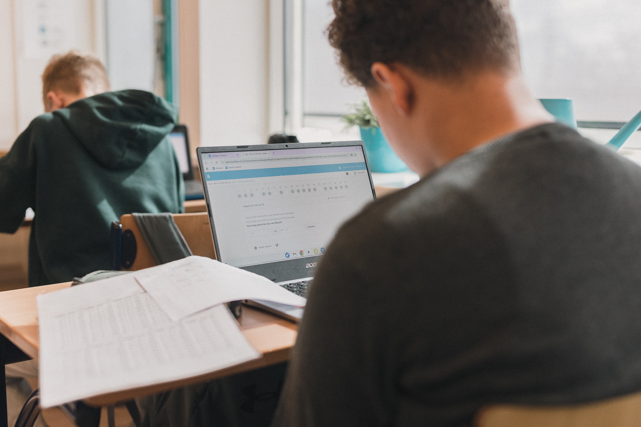 leerling werkt zelfstandig aan Logisch Rekenen